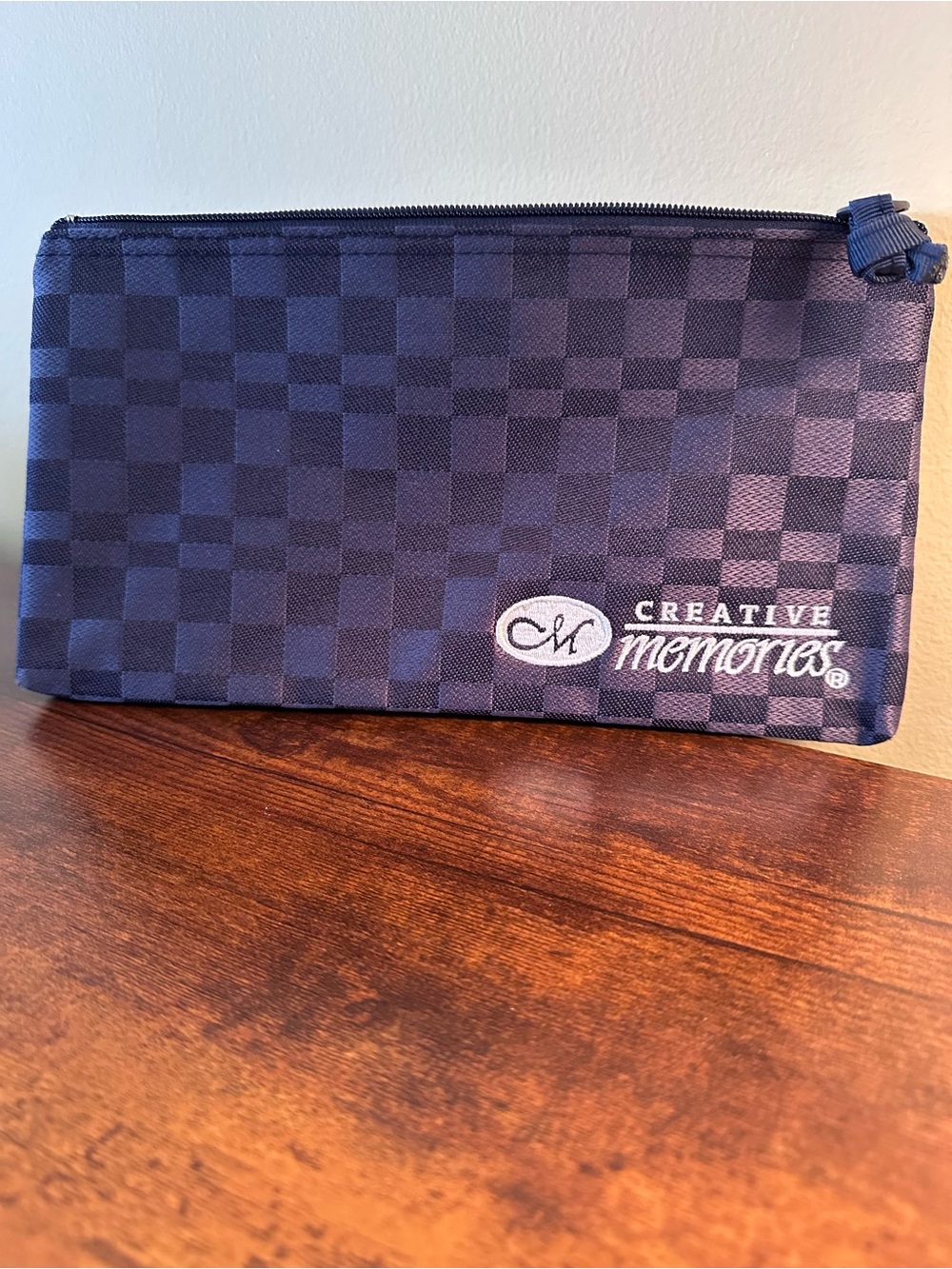 Creative Memories Beautiful Pristine Navy Checkered Money Zip Pouch for Women